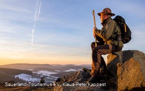 Ranger auf Gipfel, Sauerland-Tourismus